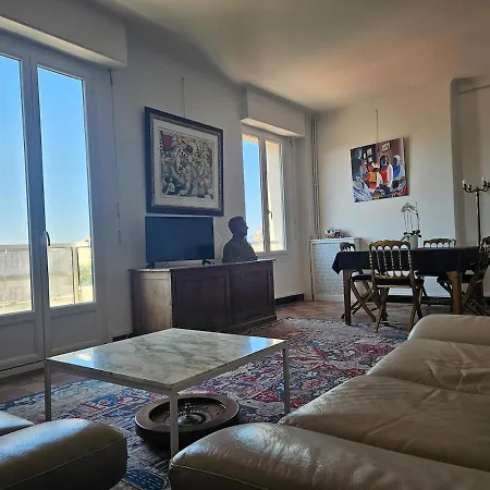 Apartment La
