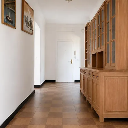 Apartment La *